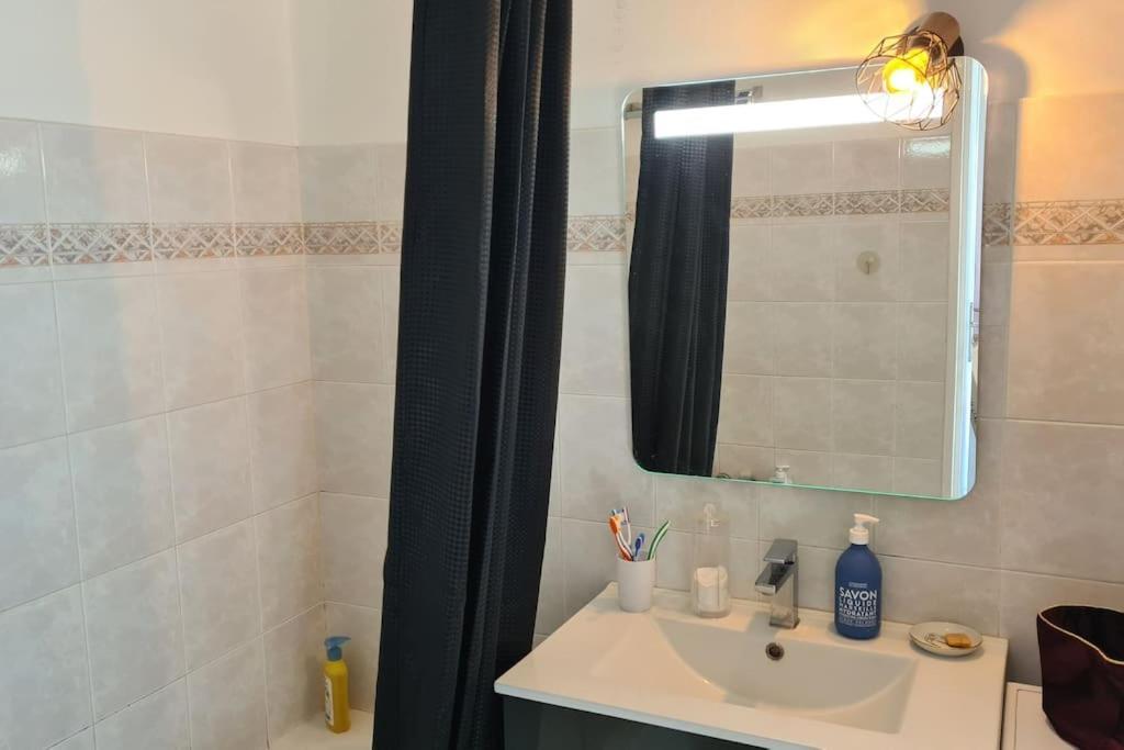 Appartement Vue Mer Sur Les Hauteurs De Nice Bagian luar foto