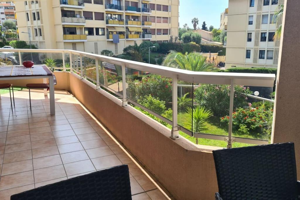 Appartement Vue Mer Sur Les Hauteurs De Nice Bagian luar foto